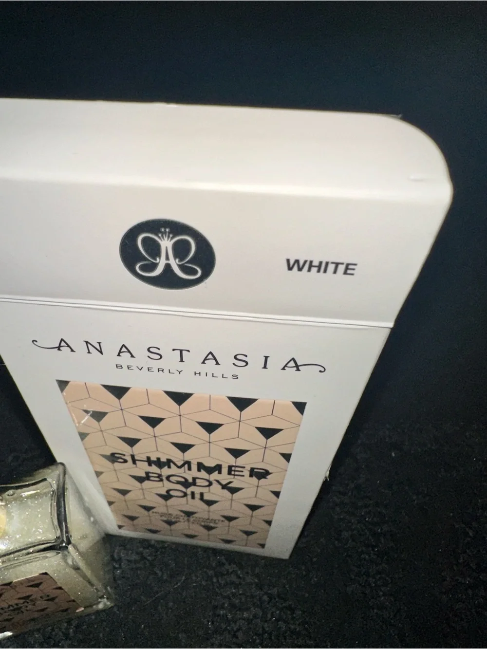 Anastasia Beverly Hills Shimmer Body Oil- white diamond